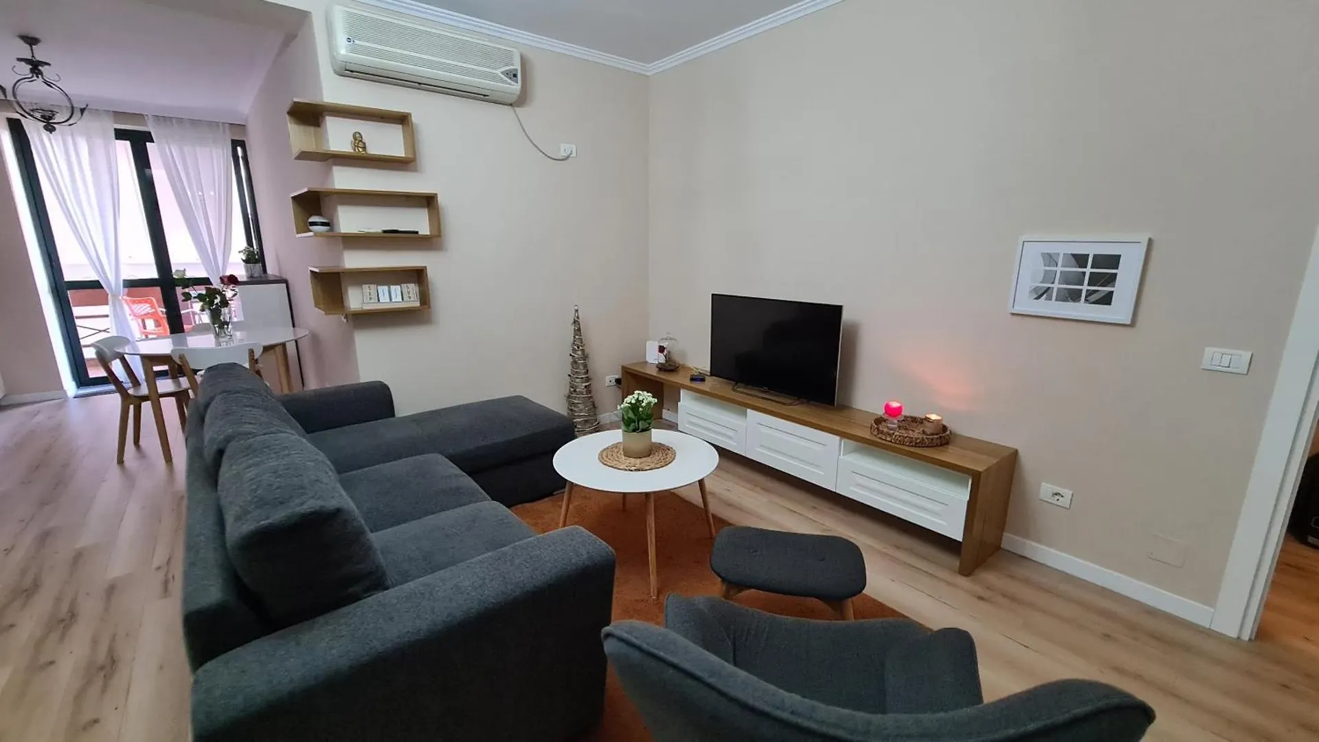 Family-Friendly Apt At 21 Dhjetori W/Self Check-In Tirana 0*,  Albanië